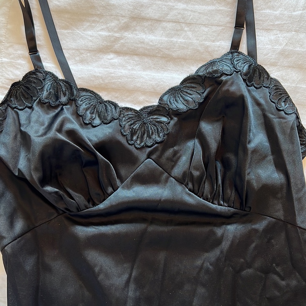 Beautiful Vintage Vanity Fair Black Slip Size 34 Small EUC - Picture 8 of 8